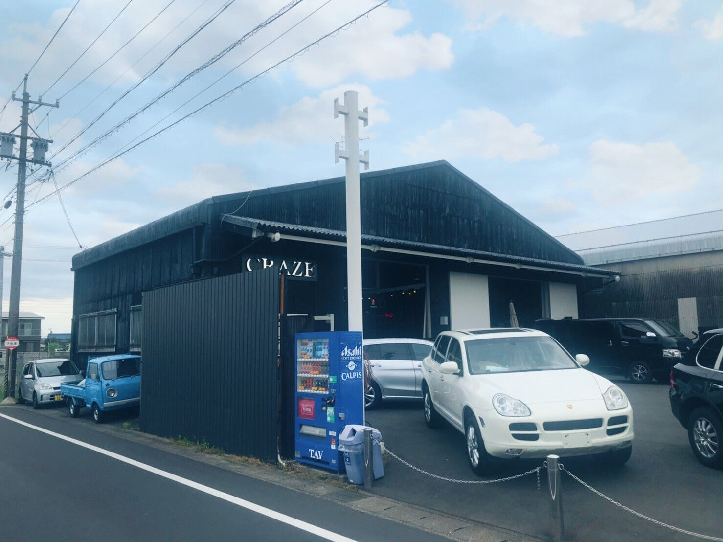 岐阜市カーショップ塗装工事スタートしました！
