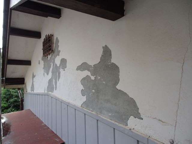 漆喰壁　剥がれ